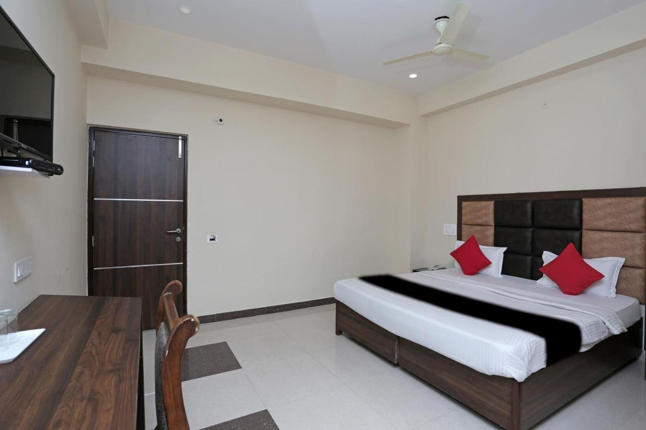 Hotel Capital O 37423 Golden Leaf Déhrádún Exteriér fotografie