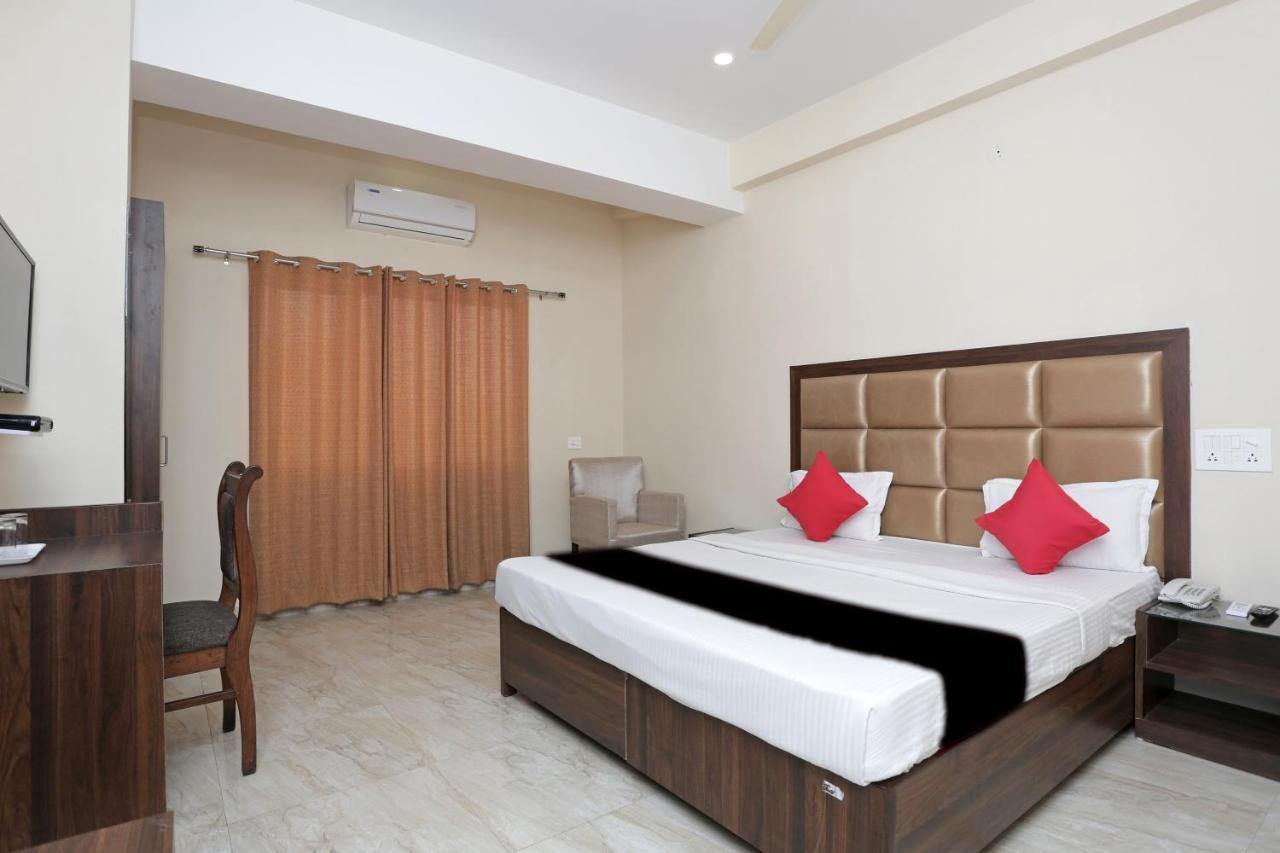 Hotel Capital O 37423 Golden Leaf Déhrádún Exteriér fotografie